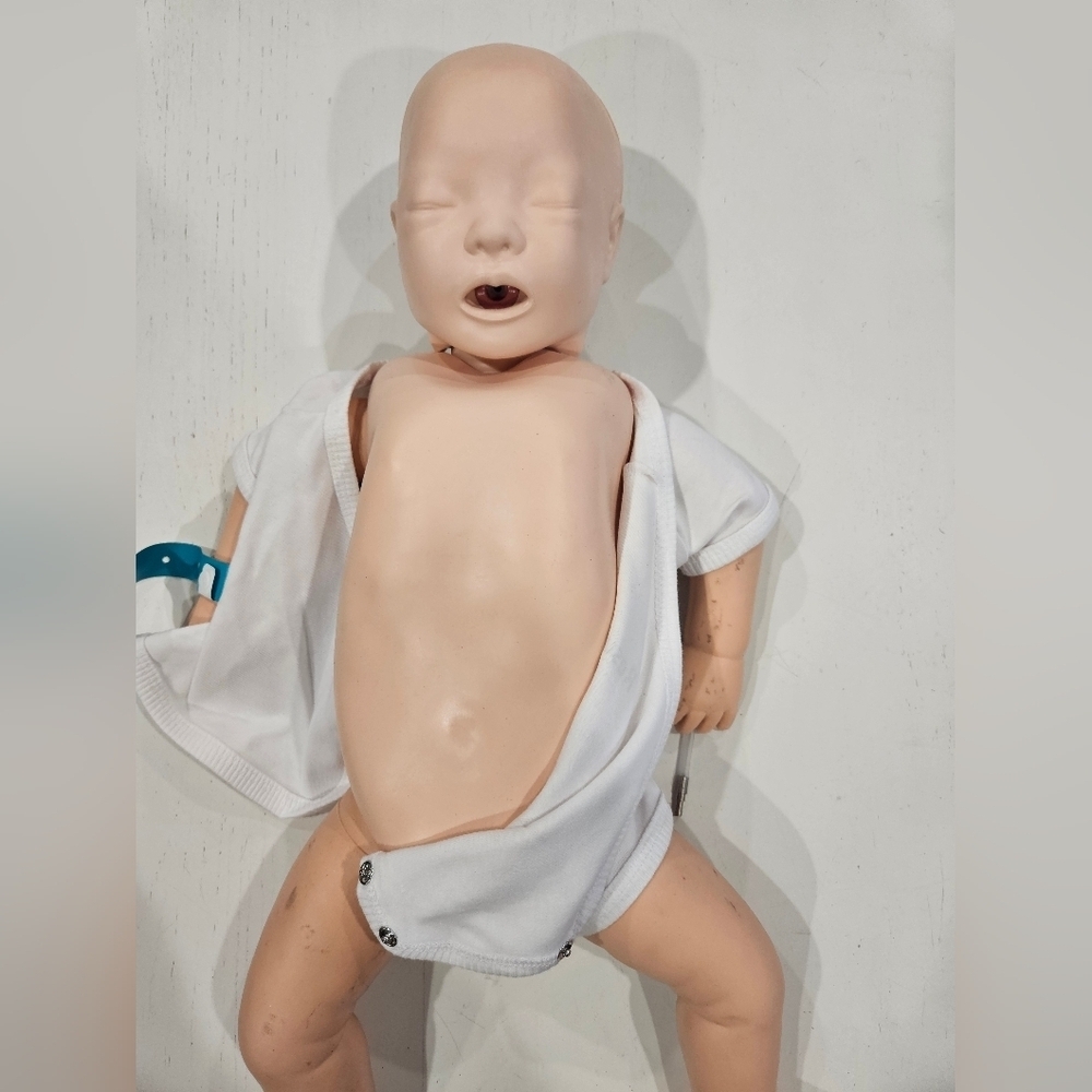 Resusci Baby QCPR by Laerdal Medical. Excellent Used Condition Manikin CPR - Picture 12 of 16